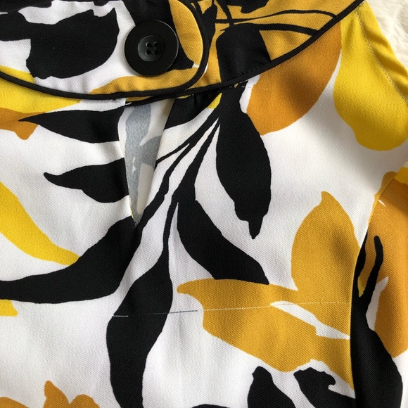 Sleeveless Yellow and Black Floral Dress - Picture 5 of 7